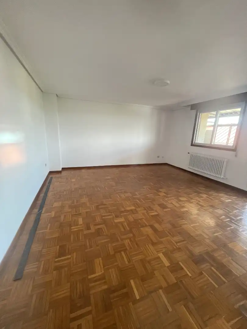 Wohnung zur Miete in O Carballiño   mit Parkett, Terrasse und Ofen
