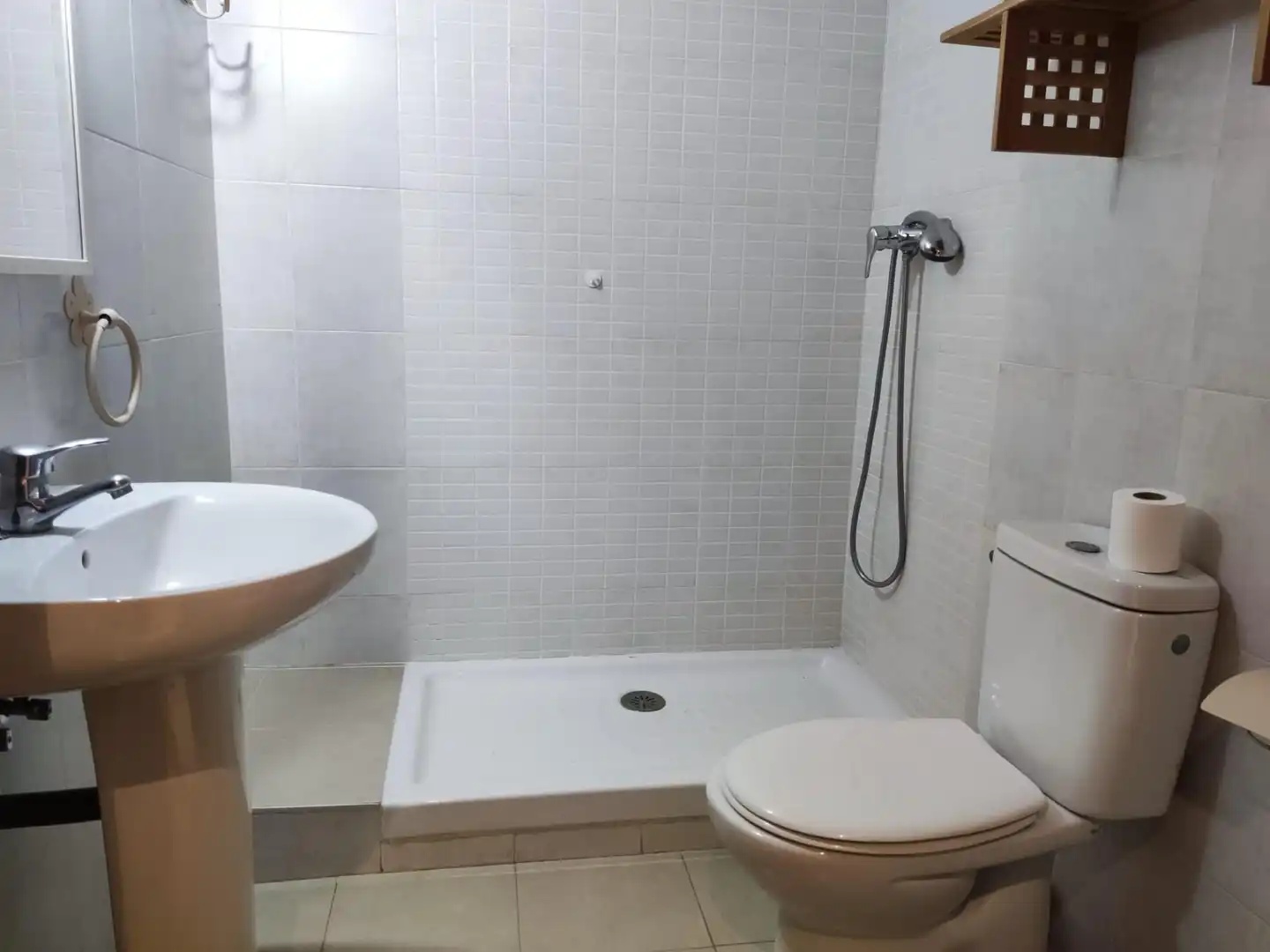 Bathroom of Flat for rent in Córdoba  with Air Conditioner, Heating and Community pool