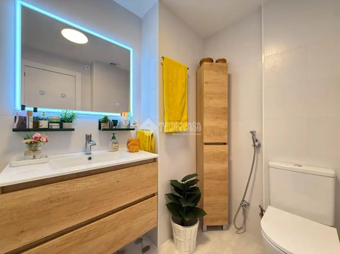 Baño de Piso en venta en Huelva con Aire acondicionado