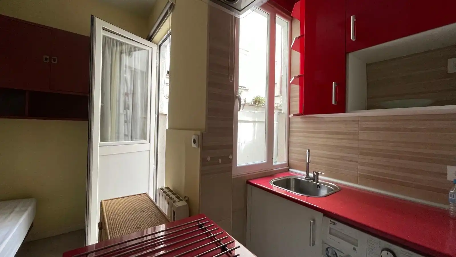 Study for rent in Avenida de Menéndez Pelayo, Pacífico
