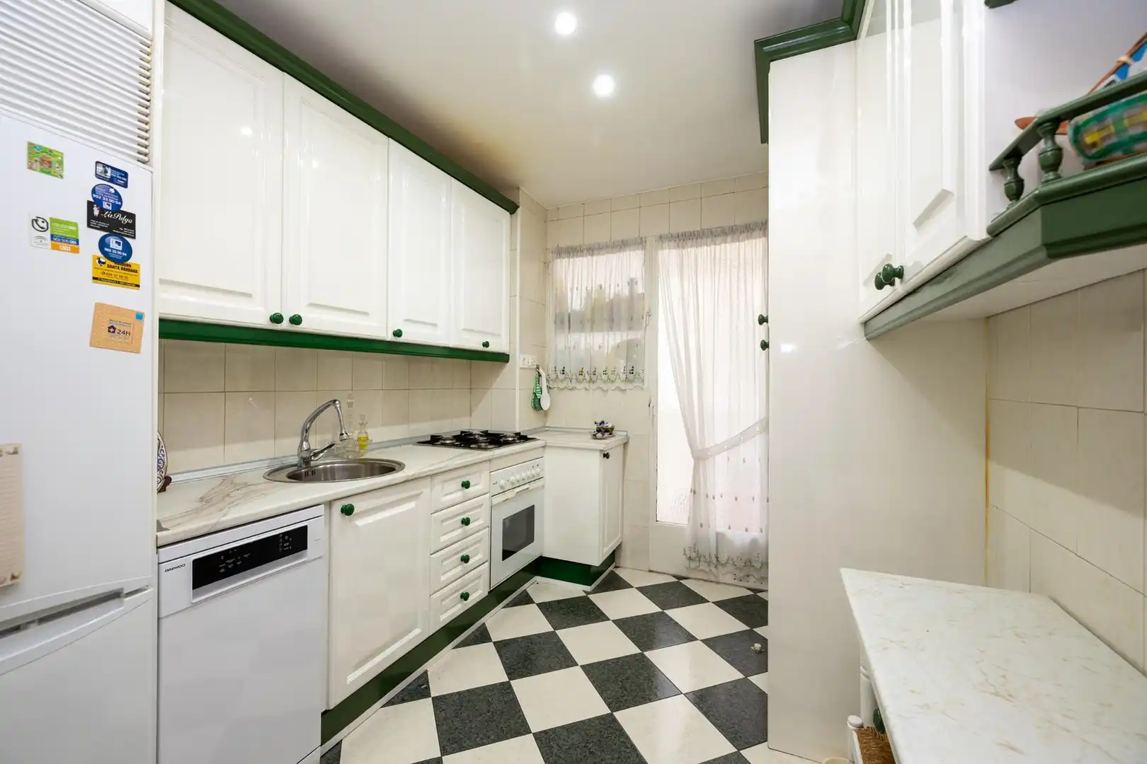 Cuina de Pis en venda en Granada amb Aire condicionat, Calefacció i Terrassa