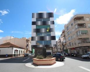 Vista exterior de Edifici en venda en Torrevieja