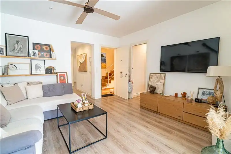Sala d'estar de Casa adosada en venda en  Palma de Mallorca amb Aire condicionat, Jardí privat i Terrassa