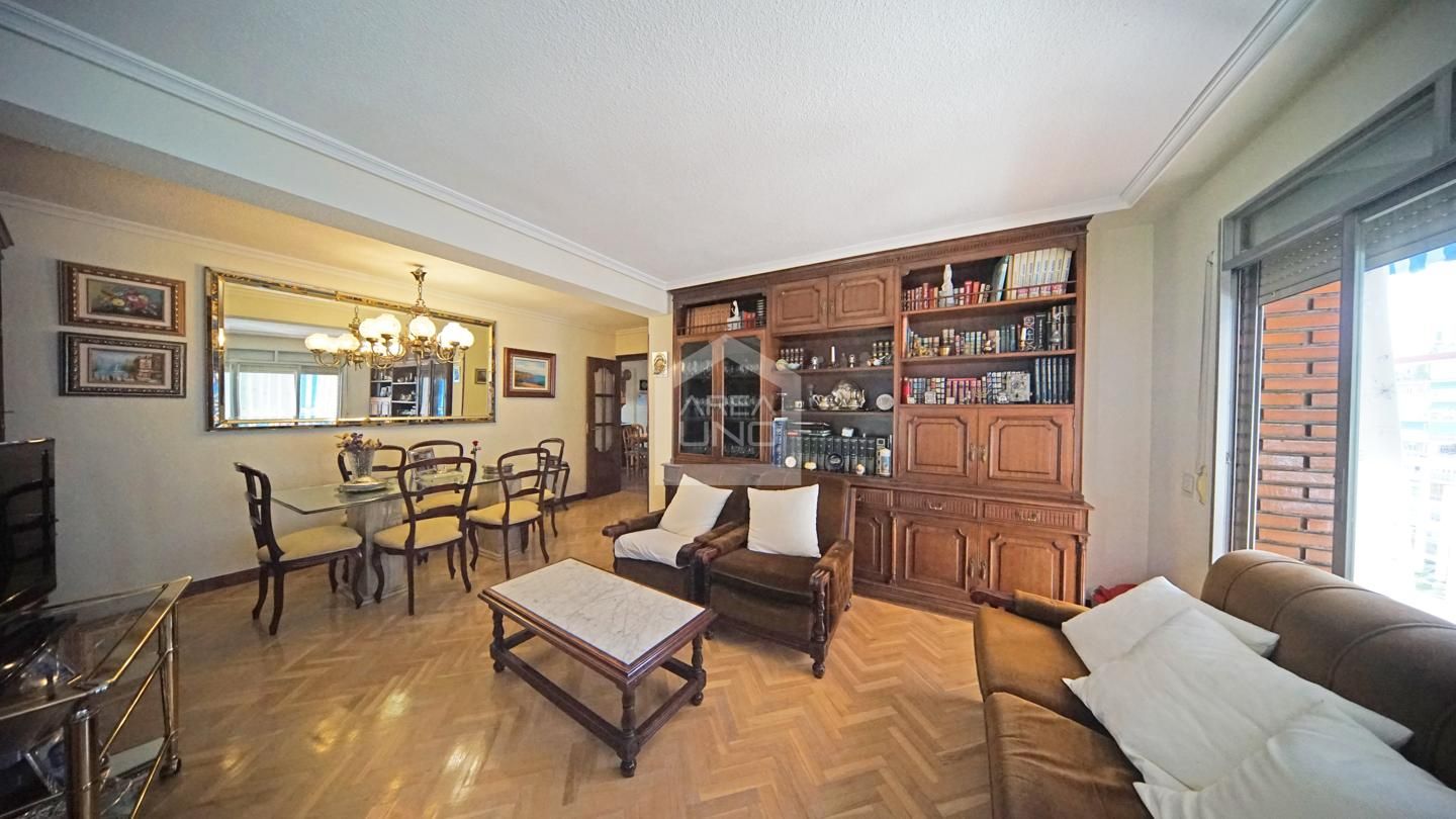 Sala d'estar de Pis en venda en Alcorcón amb Aire condicionat, Calefacció i Parquet