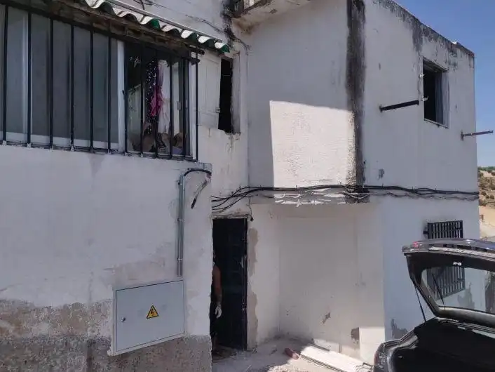 Vista exterior de Casa adosada en venda en Iznalloz
