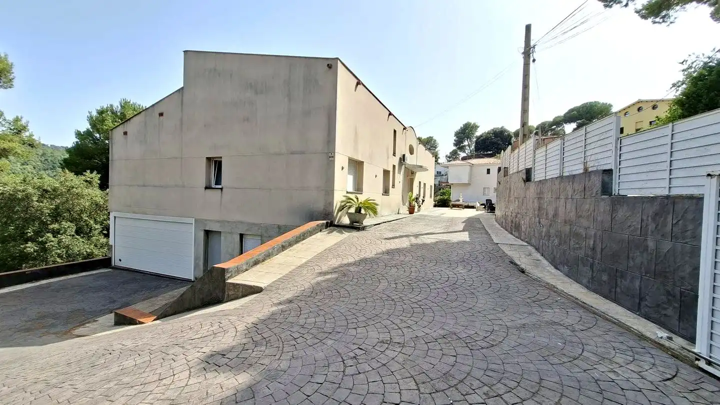 Vista exterior de Casa o xalet en venda en Argentona amb Aire condicionat, Terrassa i Balcó