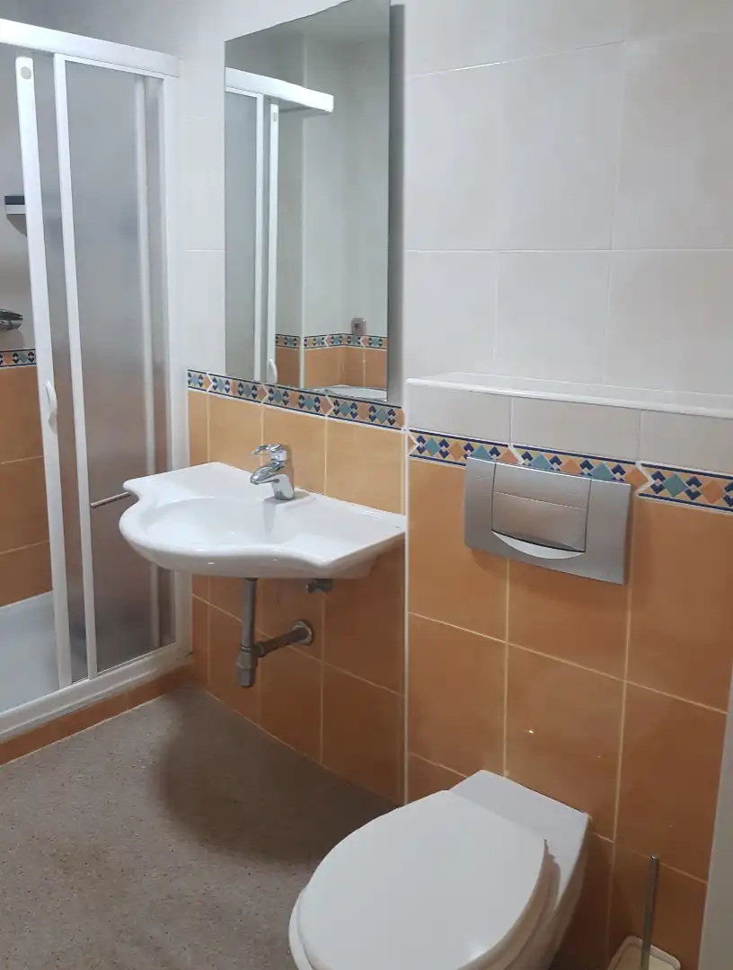 Baño de Apartamento de alquiler en Madrid con Aire acondicionado, Calefacción y Parquet
