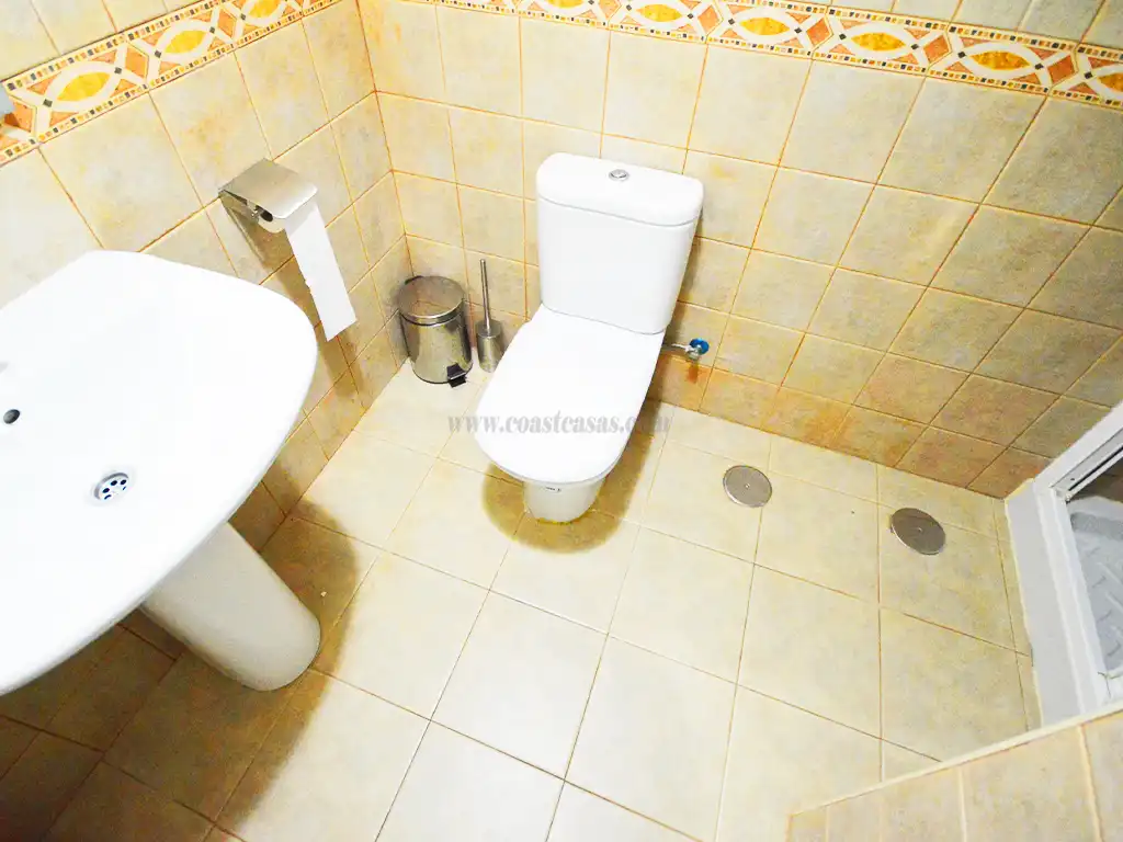 Baño de Apartamento en venta en Orihuela con Aire acondicionado, Calefacción y Terraza
