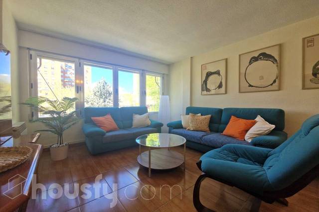 Piso en Alquiler en Calle de Valdebernardo, . en Pavones