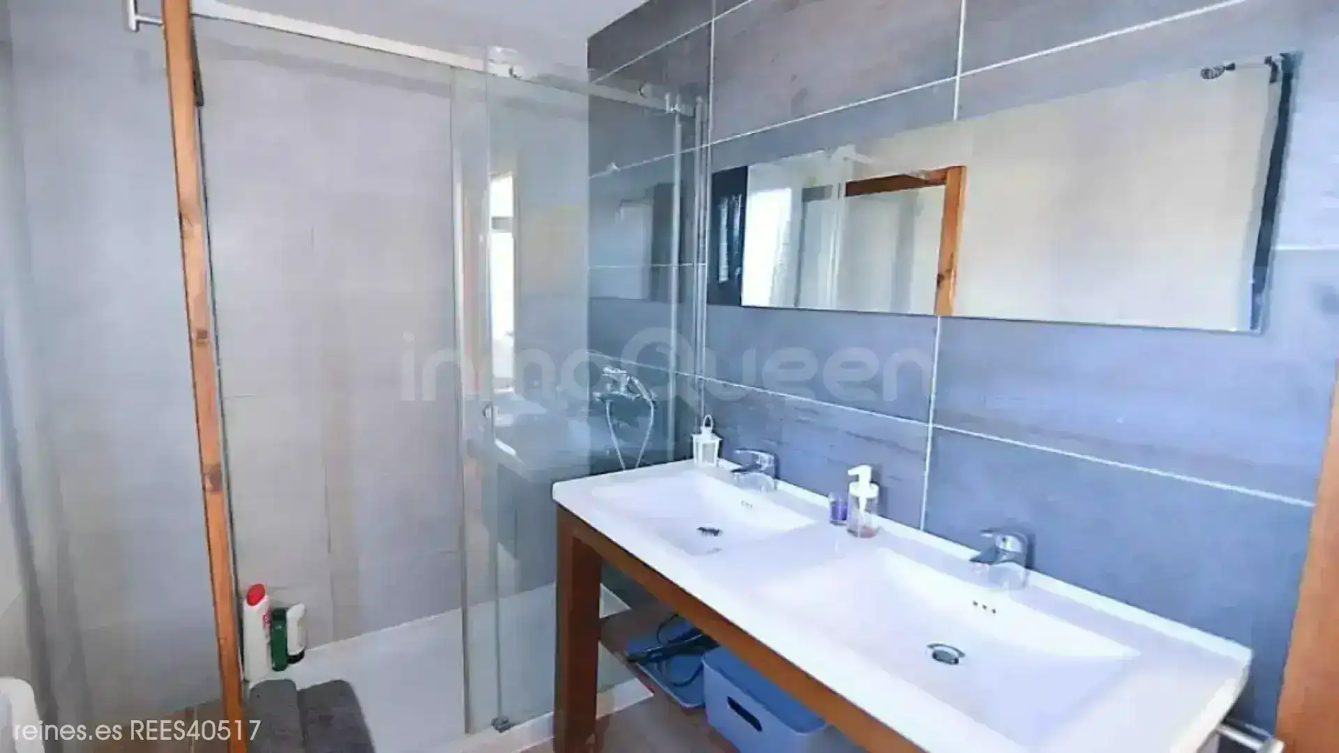 Bany de Casa o xalet en venda en Val de San Vicente  amb Calefacció, Terrassa i Moblat
