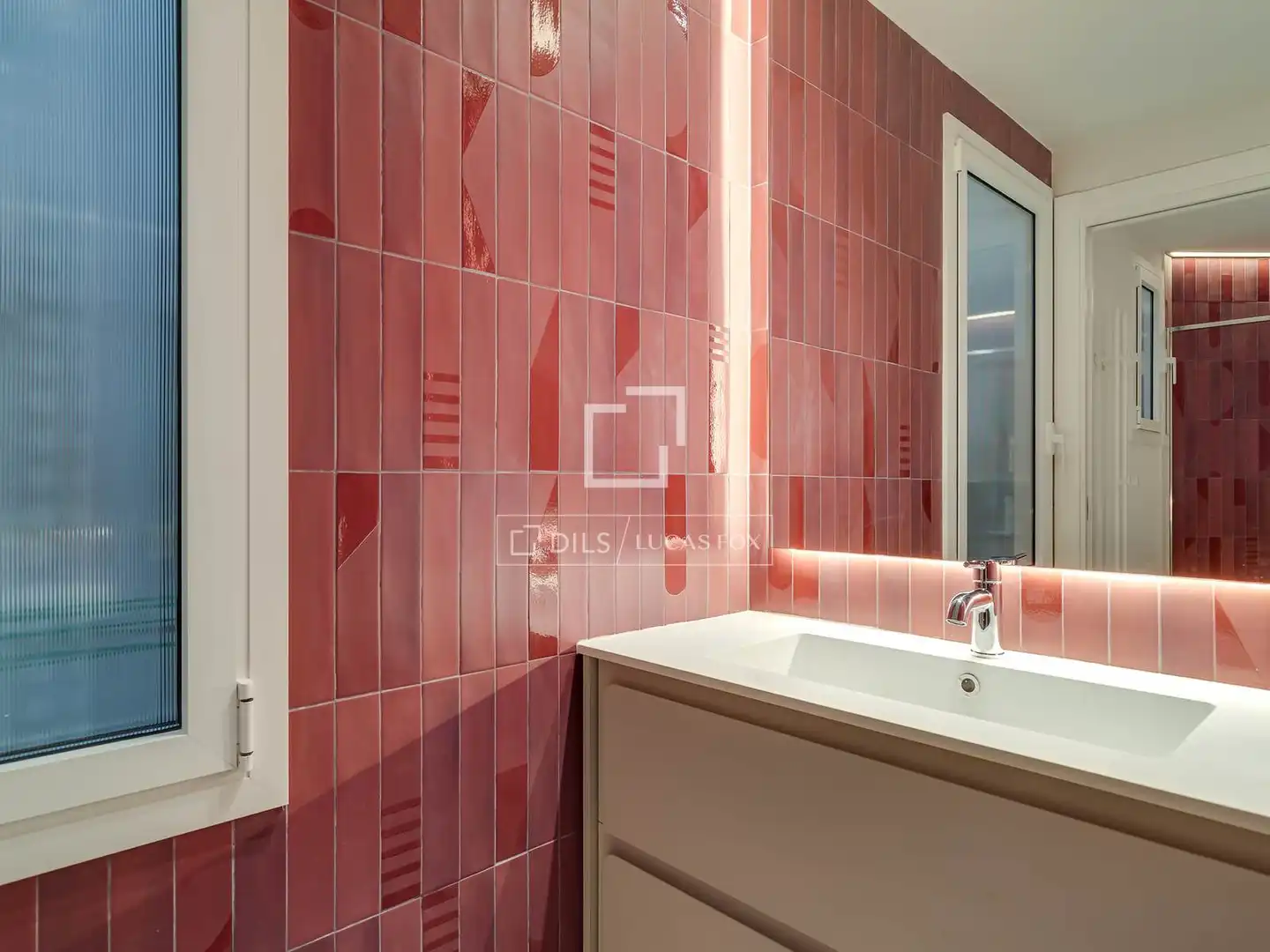 Badezimmer von Wohnung zum Verkauf in Barcelona mit Heizung, Terrasse und Abstellraum
