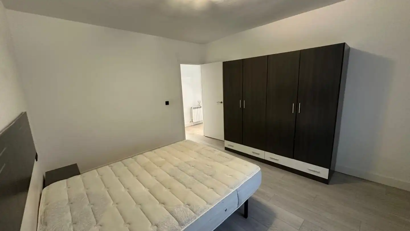 Bedroom of Flat for sale in Vitoria - Gasteiz  with Heating, Parquet flooring and Furnished