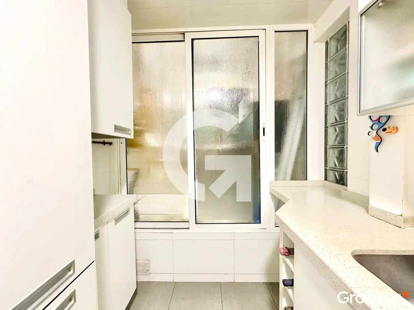 Kitchen of Flat for sale in Barcelona  with Air Conditioner, Heating and Oven