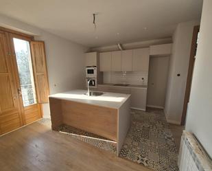 Kitchen of Flat for sale in Vic  with Heating, Parquet flooring and Microwave