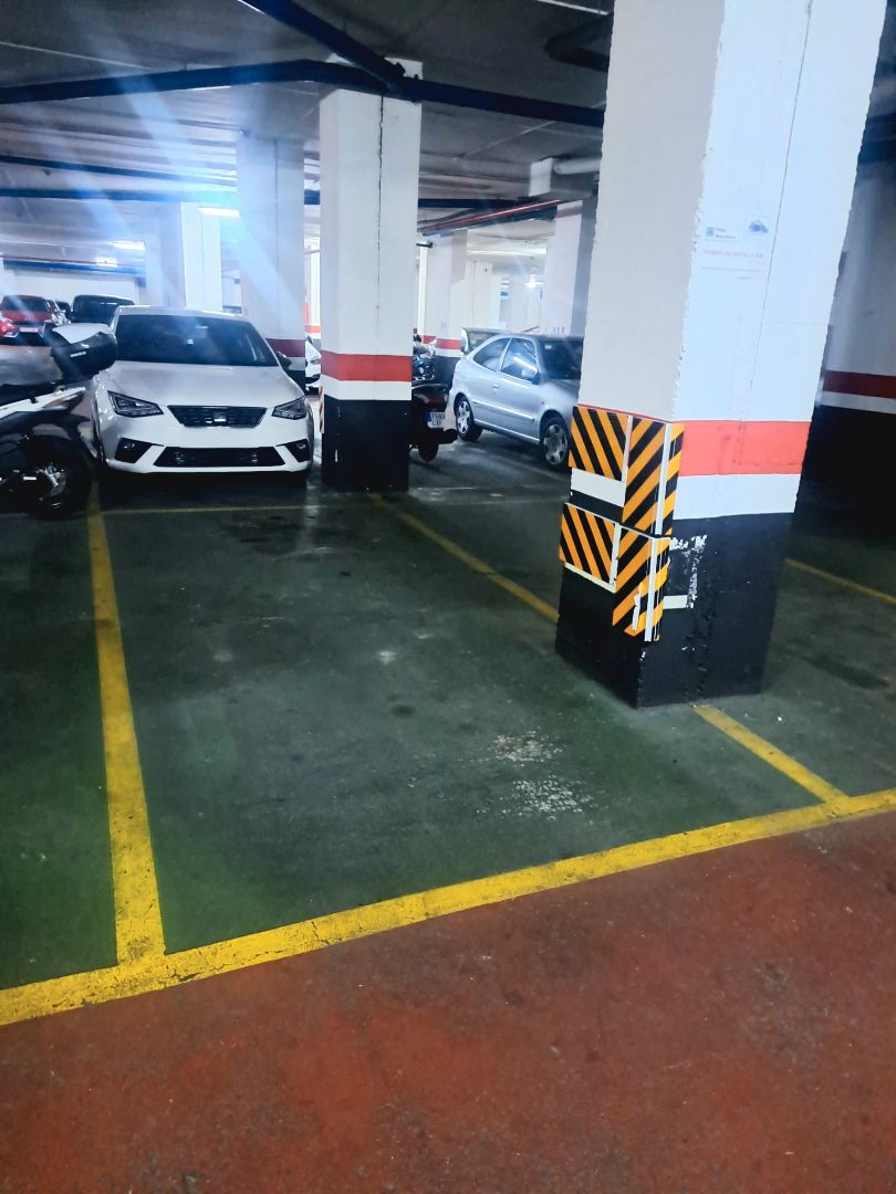 Parkplatz von Garage zum Verkauf in  Barcelona Capital