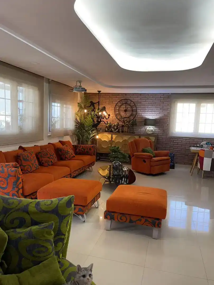 Sala d'estar de Àtic en venda en Melilla amb Aire condicionat, Jardí privat i Parquet
