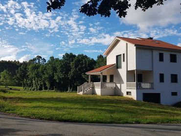 Casa amb balcó en venda a Arzúa