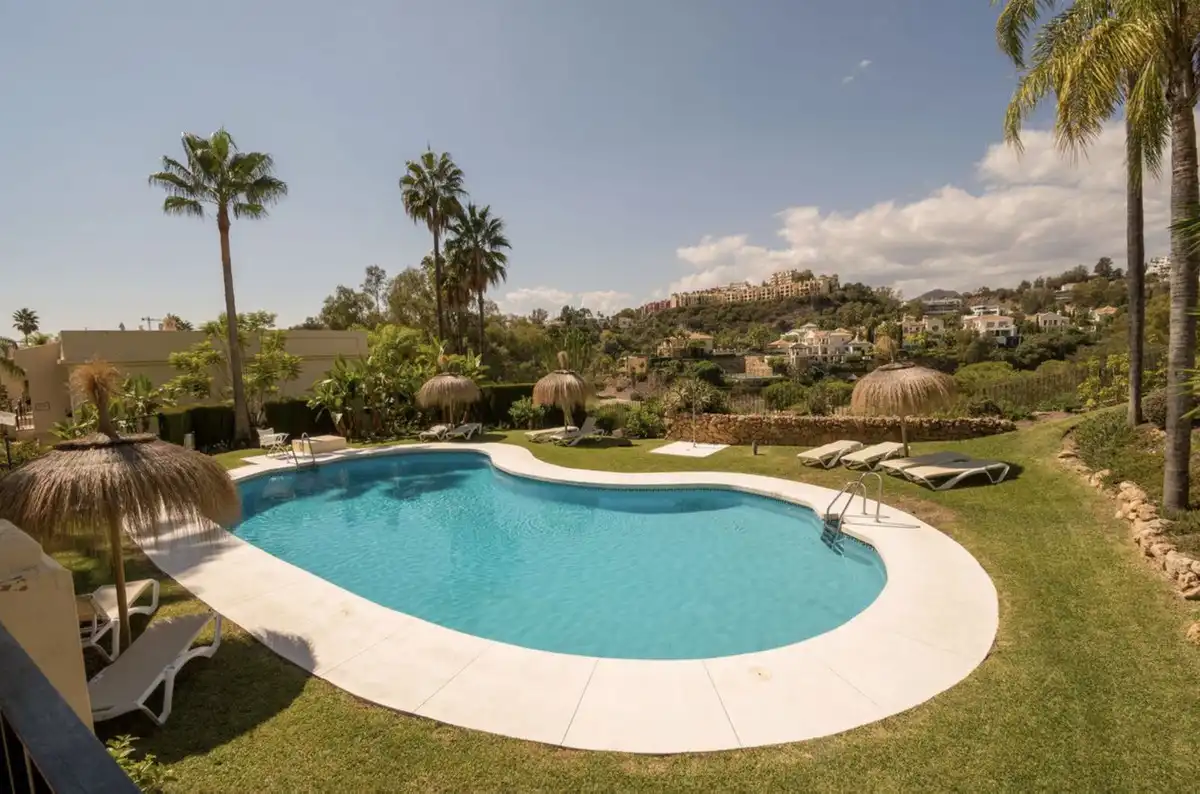 Jardín de Casa adosada de alquiler en Benahavís con Aire acondicionado, Jardín privado y Terraza