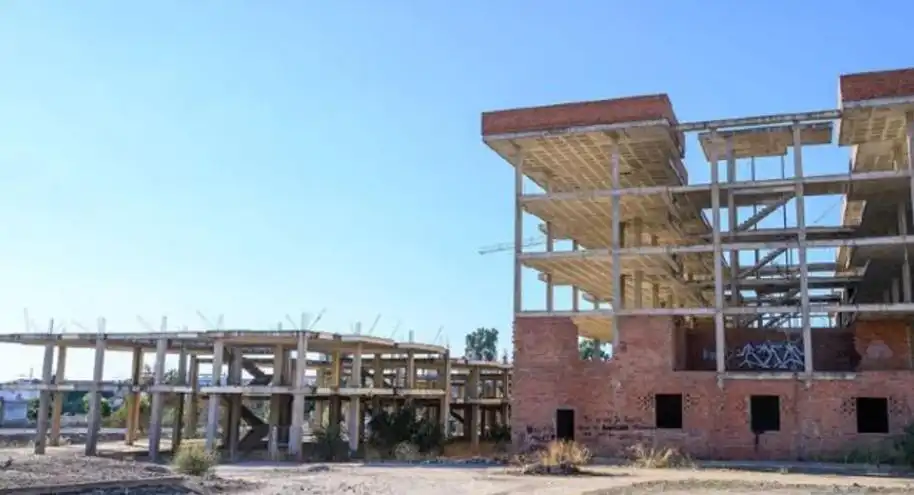 Vista exterior de Edificio en venta en Linares