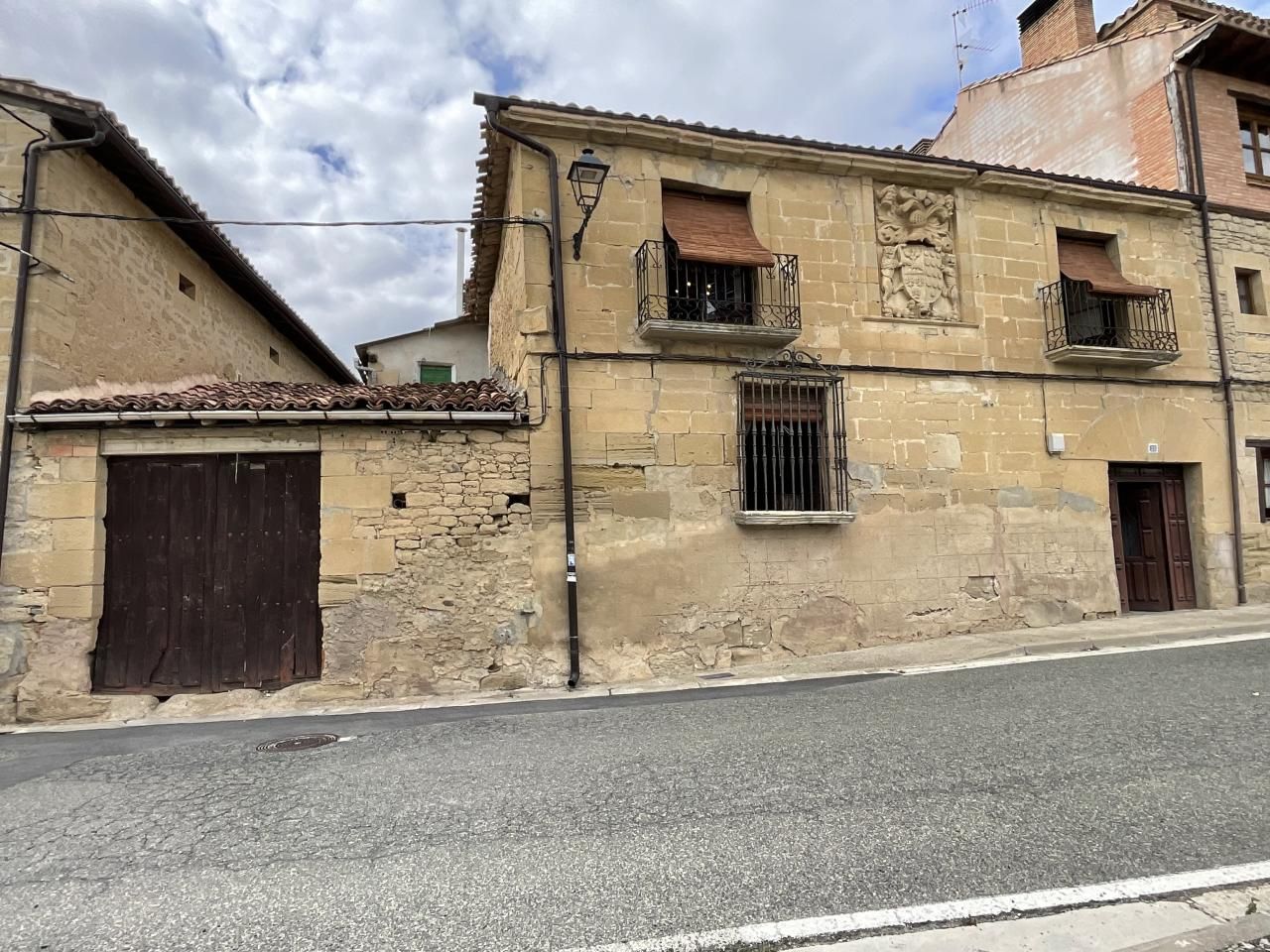 Vista exterior de Casa o xalet en venda en Villalobar de Rioja amb Jardí privat, Moblat i Balcó