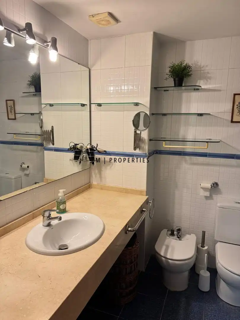 Baño de Casa adosada de alquiler en Rocafort con Aire acondicionado, Calefacción y Terraza