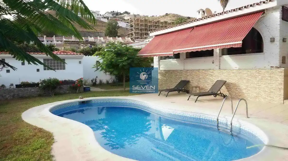Villa con piscina in vendita a Los Almendros, imagen 8