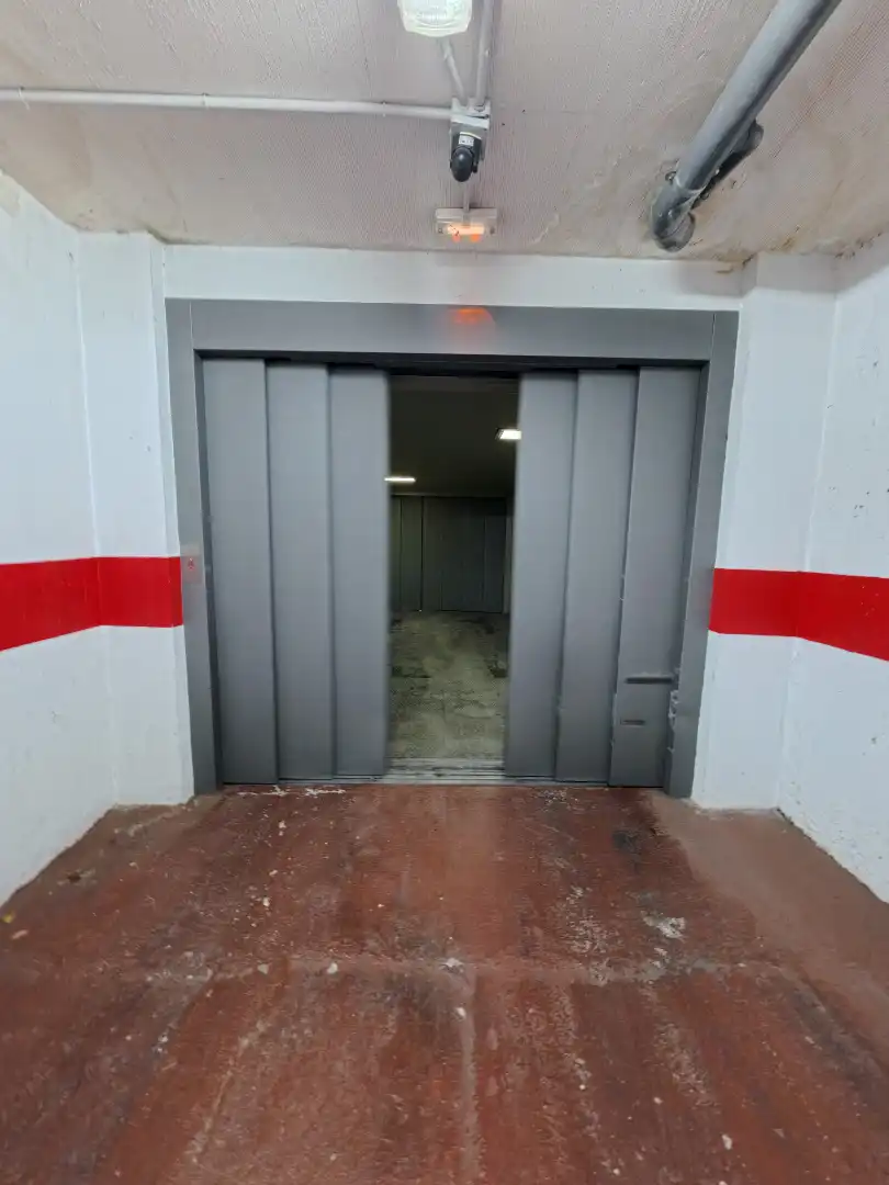 Garage zum Verkauf in Córdoba mit Alarm