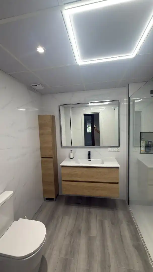 Badezimmer von Wohnung zur Miete in Centro