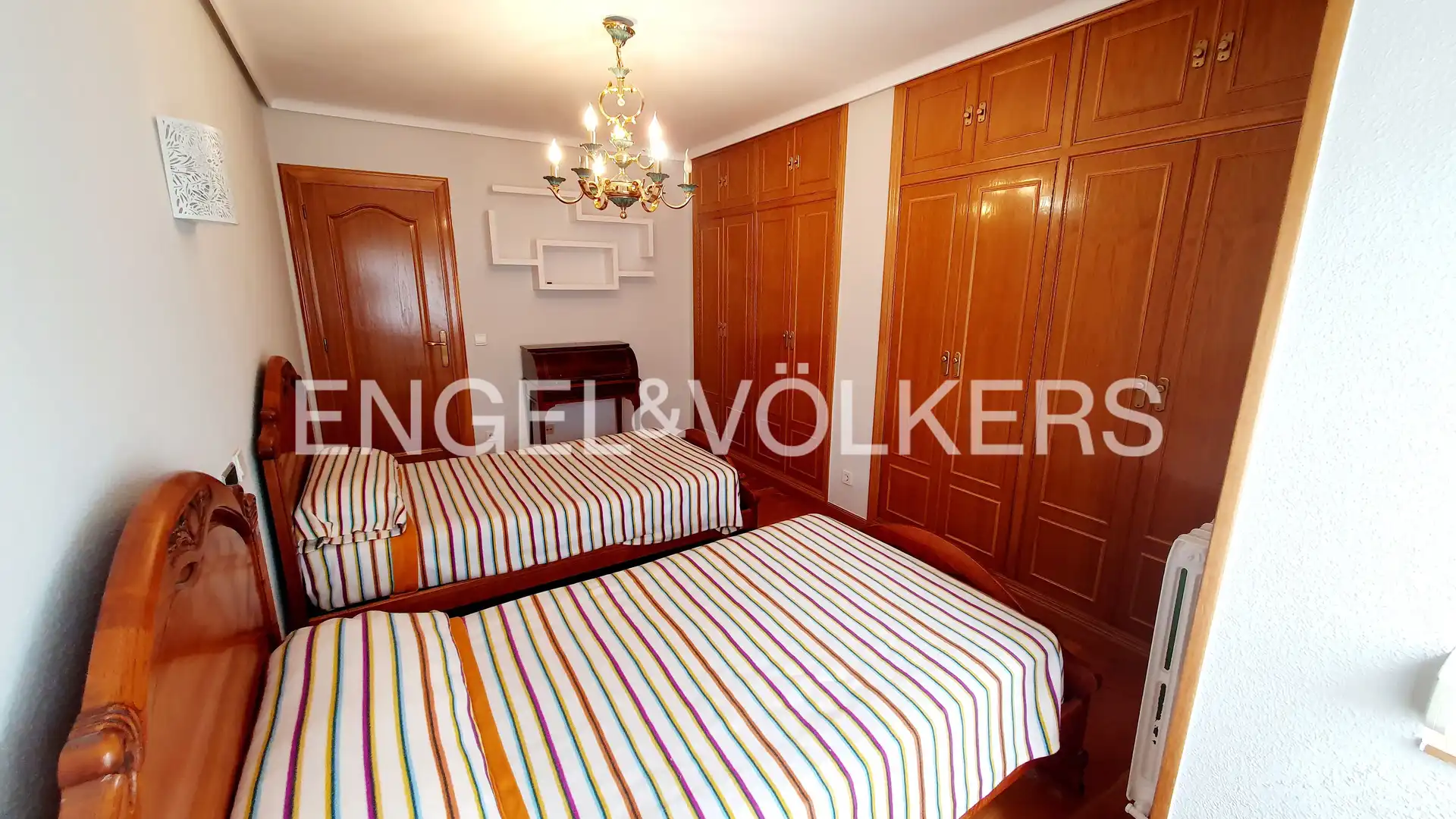 Habitación de Casa adosada en venta en Aguilar de Campoo con Calefacción, Jardín privado y Parquet