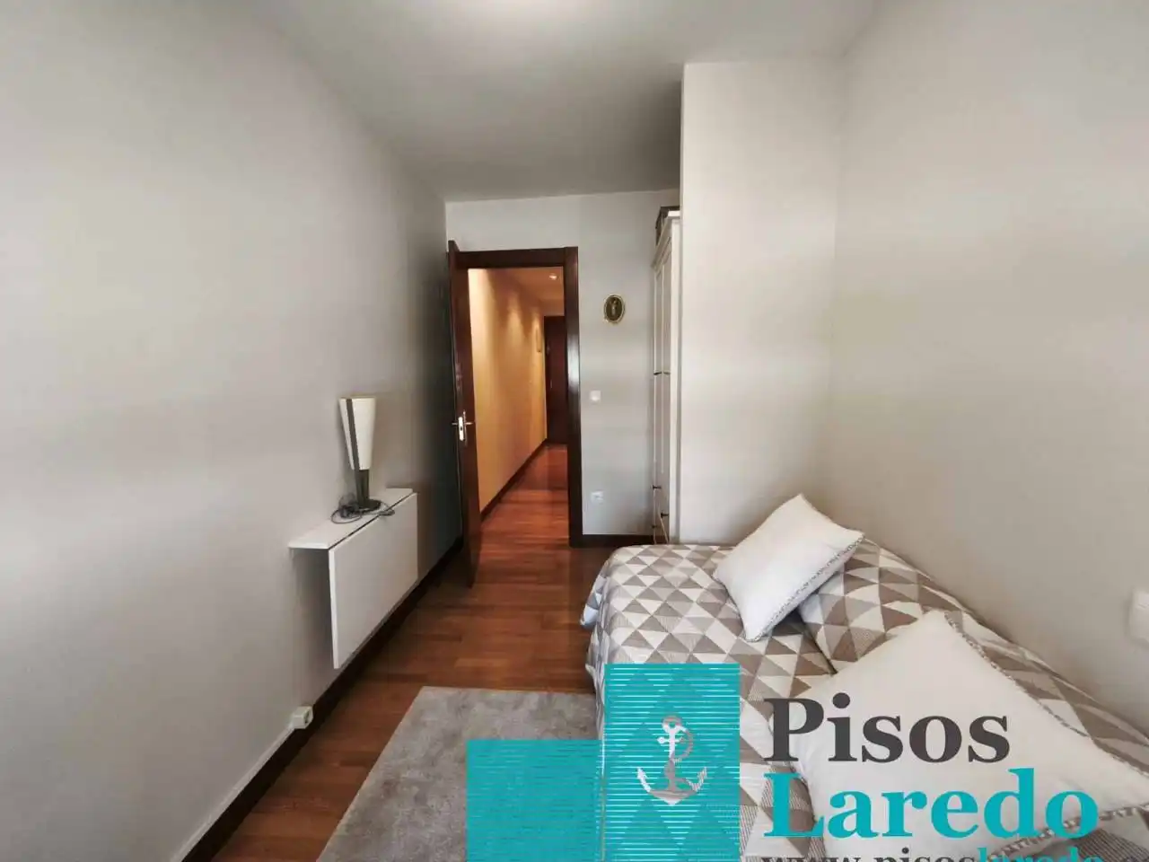 Habitación de Piso en venta en Laredo con Calefacción, Parquet y Amueblado
