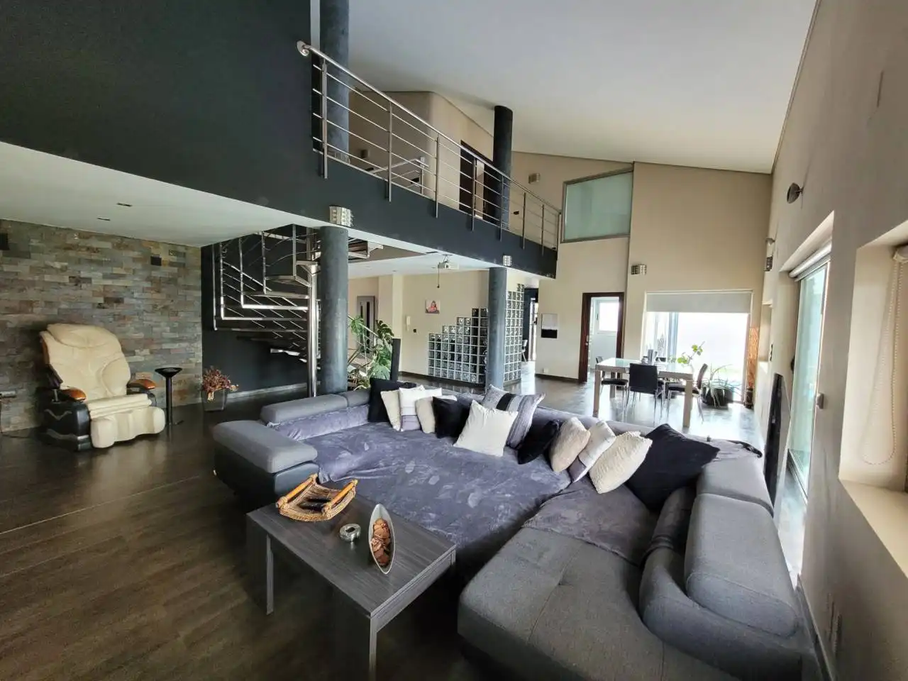 Sala d'estar de Casa o xalet en venda en Baza amb Aire condicionat, Calefacció i Jardí privat