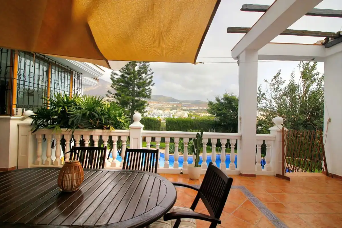 Chalet con piscina en venta en Torrequebrada, imagen 4