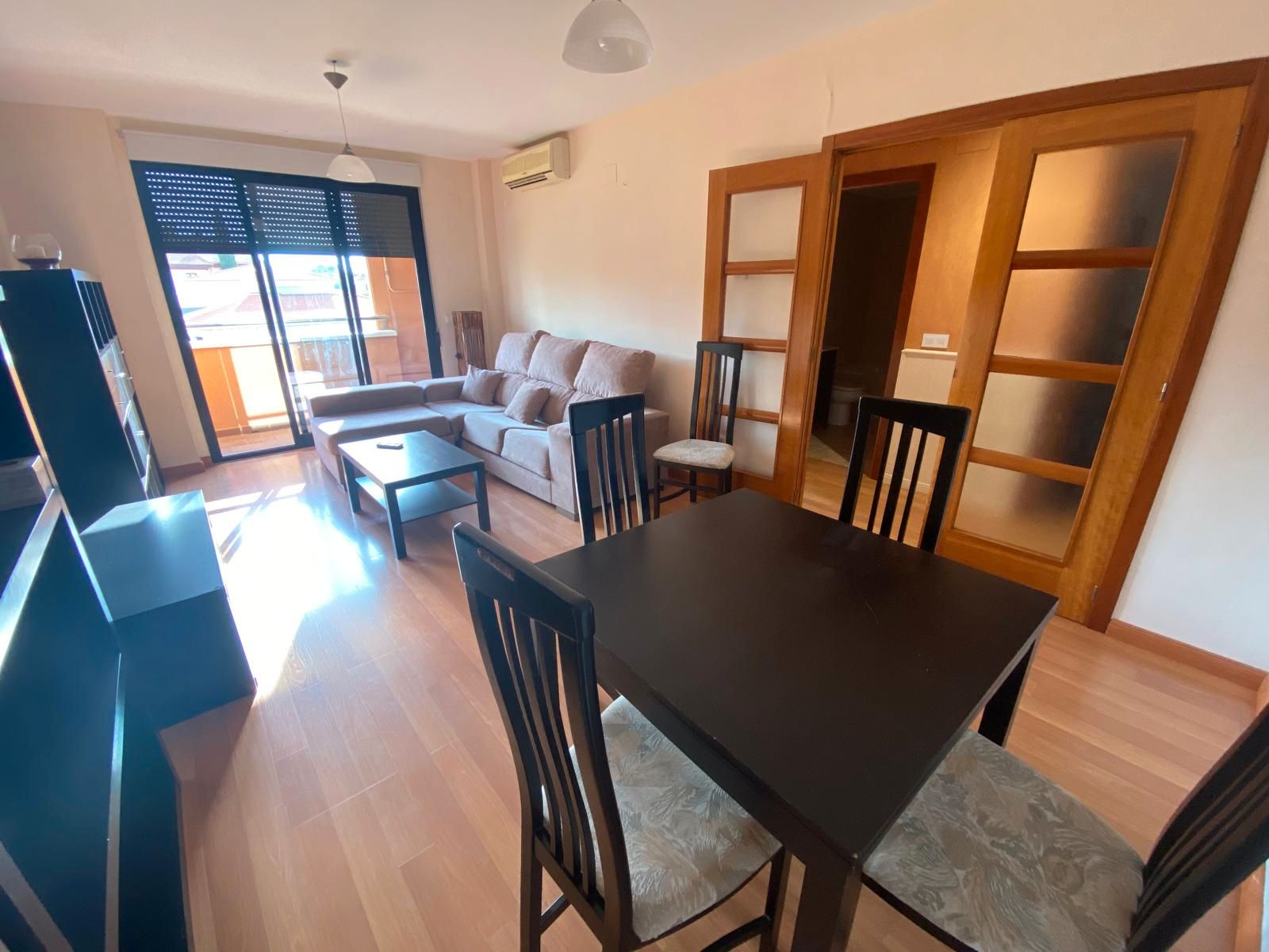 Sala d'estar de Apartament en venda en  Albacete Capital amb Calefacció, Jardí privat i Parquet