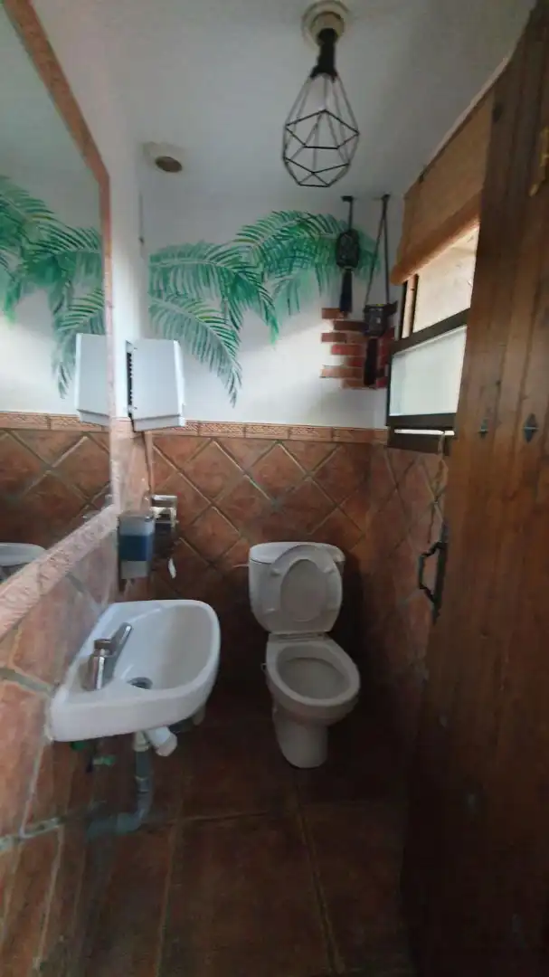 Bany de Local de lloguer en Marbella amb Aire condicionat