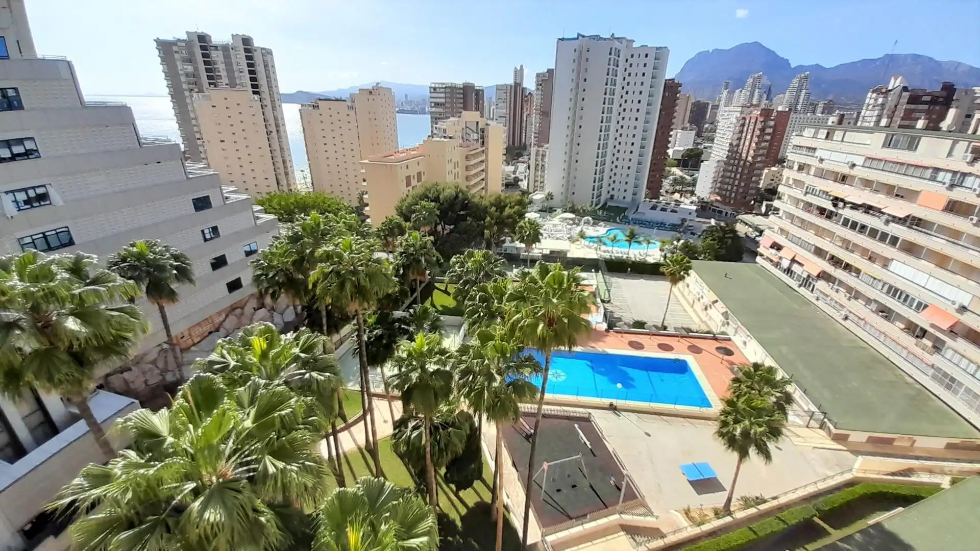 Vista exterior de Apartamento de alquiler en Benidorm con Aire acondicionado, Jardín privado y Amueblado