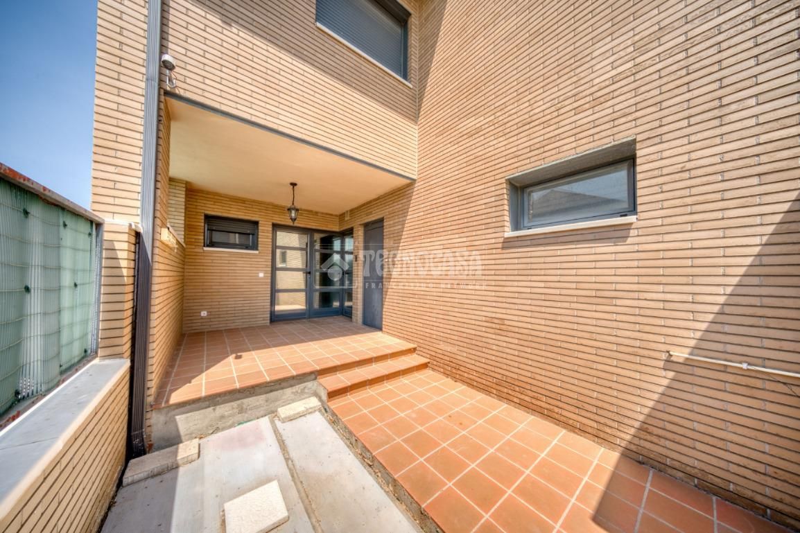 Casa adosada en venda a Laguna de Duero
