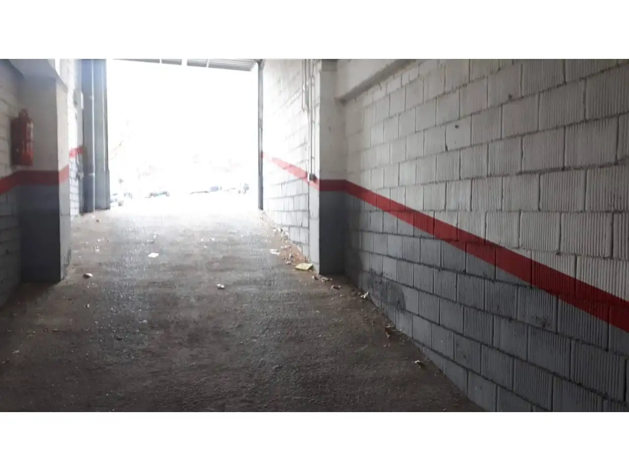 Parkplatz von Garage zum Verkauf in Berga