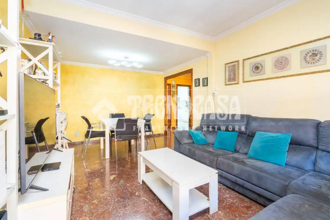Sala de estar de Casa adosada en venta en Colmenar Viejo con Calefacción, Terraza y Balcón