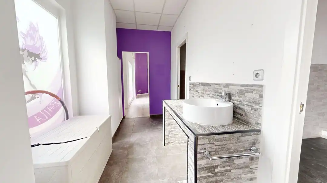 Bathroom of Commercial properties for rent in Madrid  with Air Conditioner
