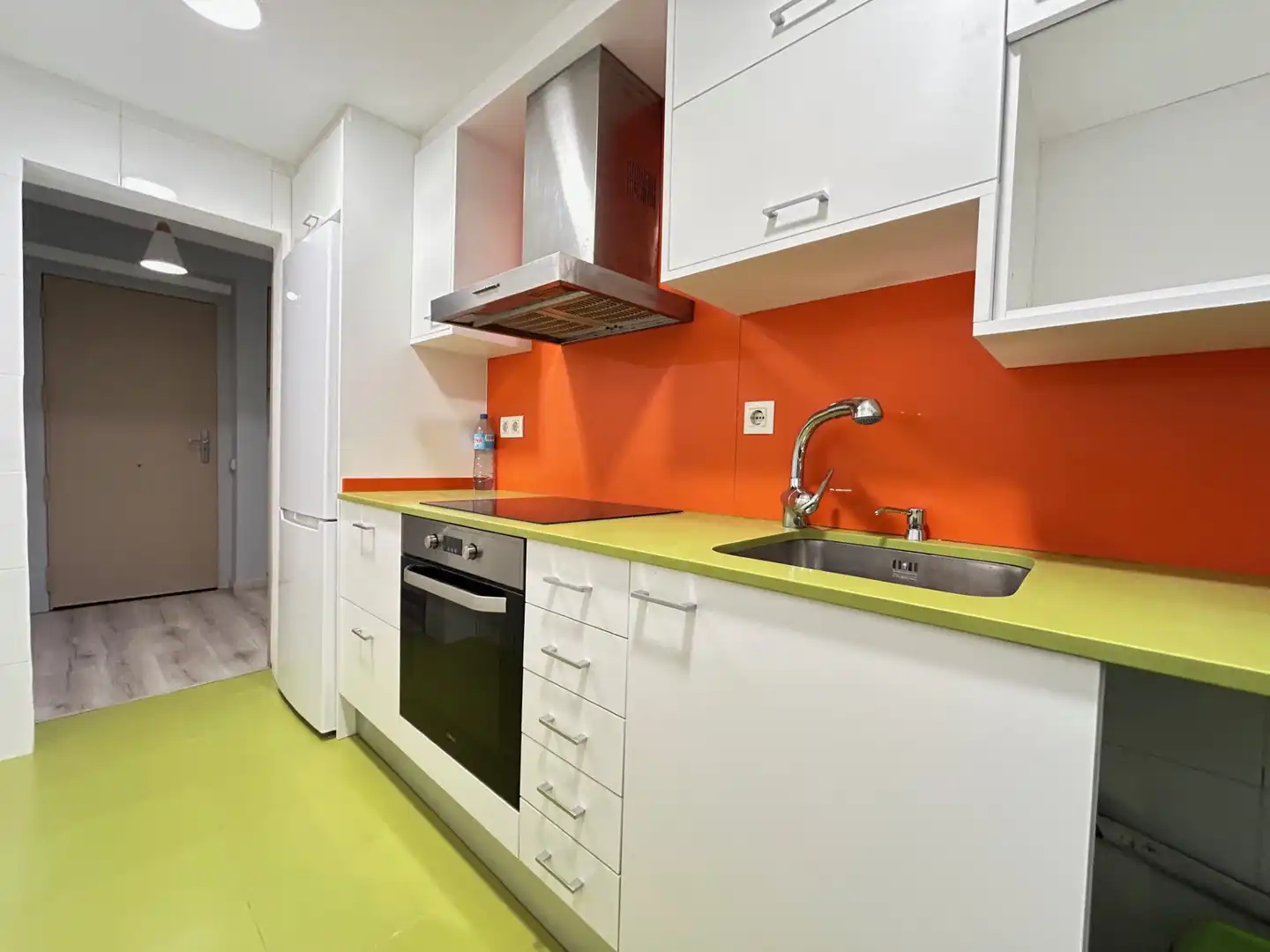 Kitchen of Flat for sale in L'Hospitalet de Llobregat  with Air Conditioner, Heating and Oven