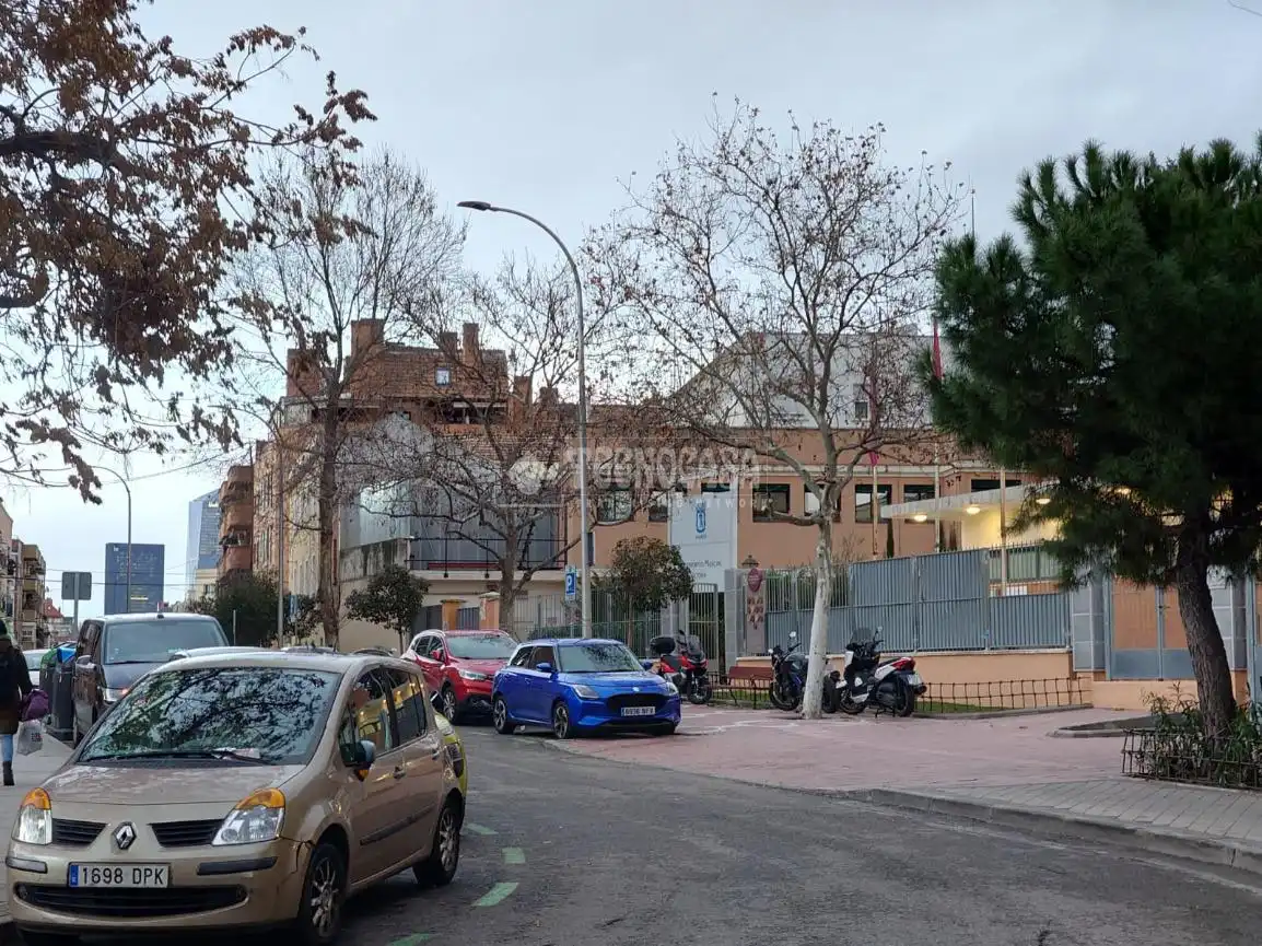 Außenansicht von Gebäude zum Verkauf in Madrid