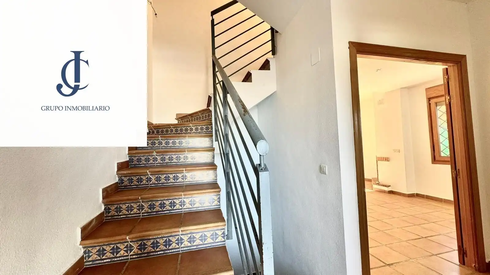 Casa aparellada en venda a UR6 15, imagen 2