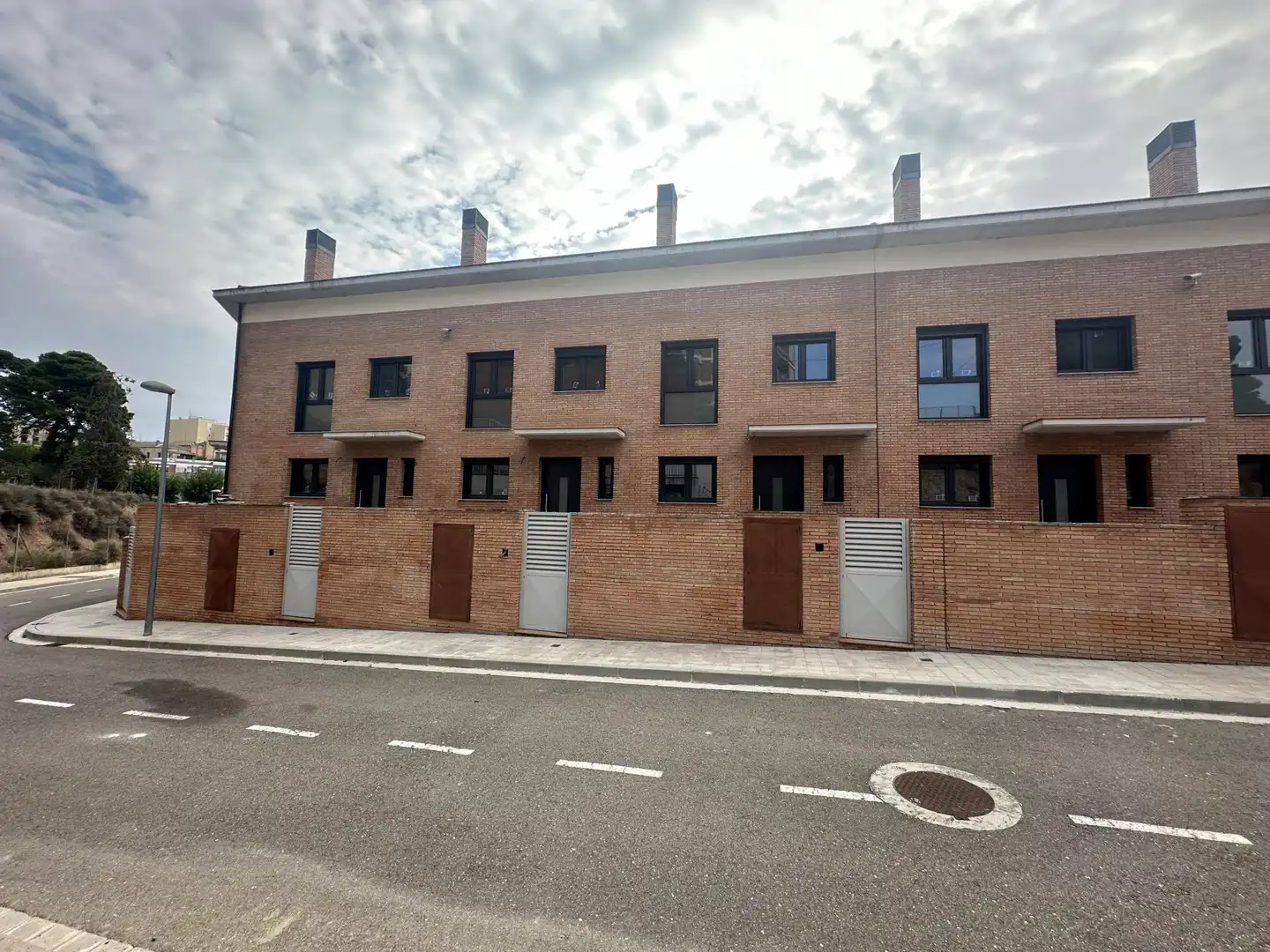 Vista exterior de Casa adosada en venda en Cervera amb Calefacció i Terrassa