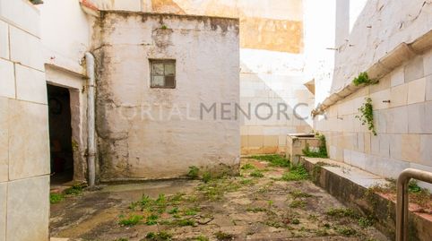 Casa de pueblo con patio para reformar en Ferreries