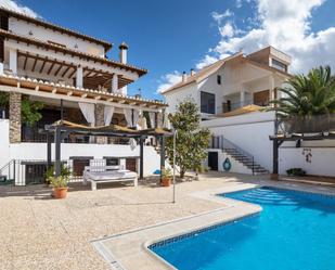 Vista exterior de Casa o xalet en venda en La Zubia amb Aire condicionat, Terrassa i Piscina