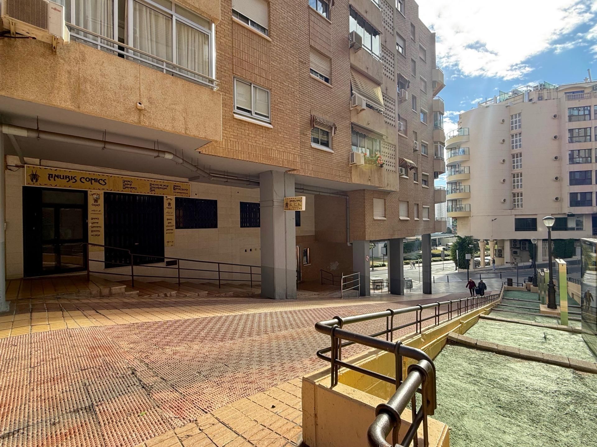 Vista exterior de Local en venda en Benidorm