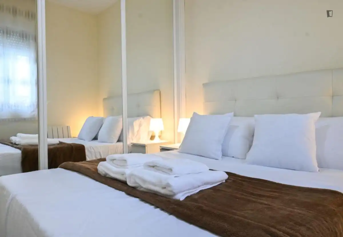Schlafzimmer von Wohnungen zur Miete in Madrid mit Klimaanlage, Heizung und Möbliert