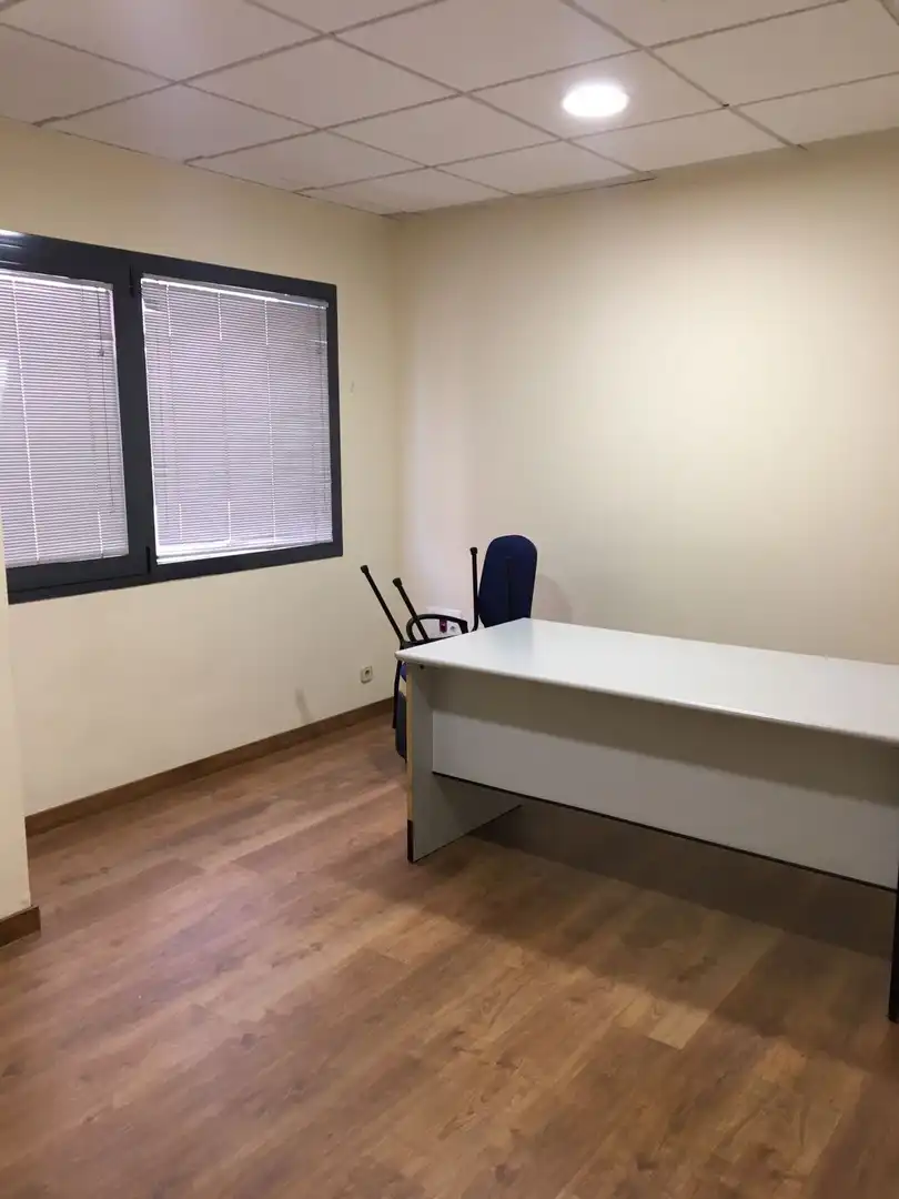 Büro zum Verkauf in Toledo mit Klimaanlage, Heizung und Abstellraum