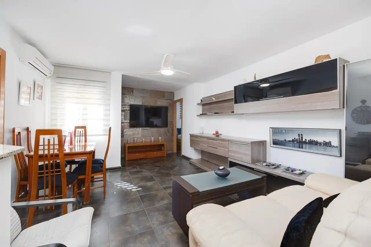 Sala de estar de Apartamento de alquiler en Torrevieja con Amueblado, Lavadora y Microondas