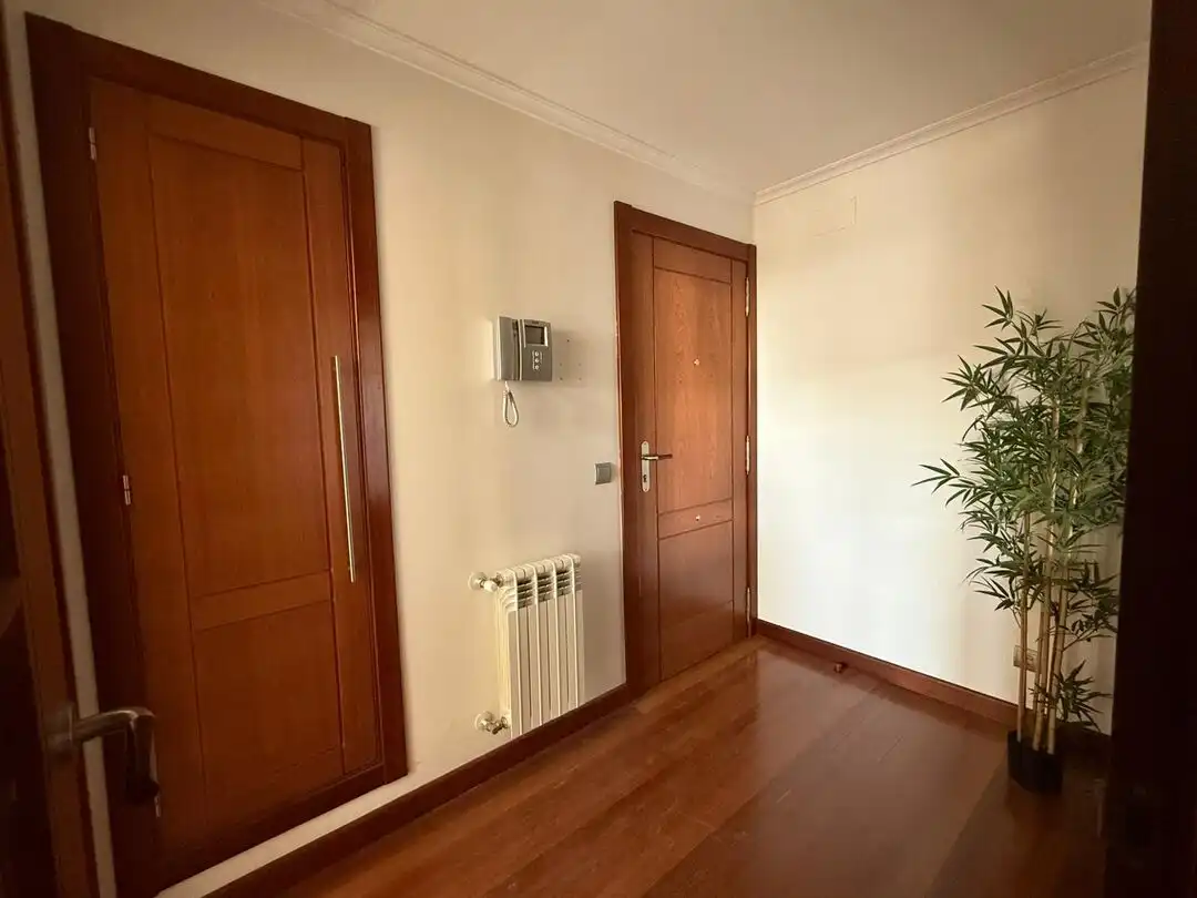 Wohnung zur Miete in Santander mit Heizung, Privatgarten und Abstellraum